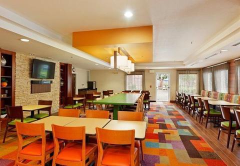 Fairfield Inn & Suites Portland South/Лейк-Освего Экстерьер фото