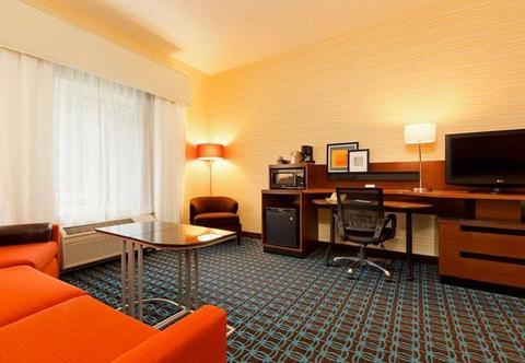Fairfield Inn & Suites Portland South/Лейк-Освего Экстерьер фото