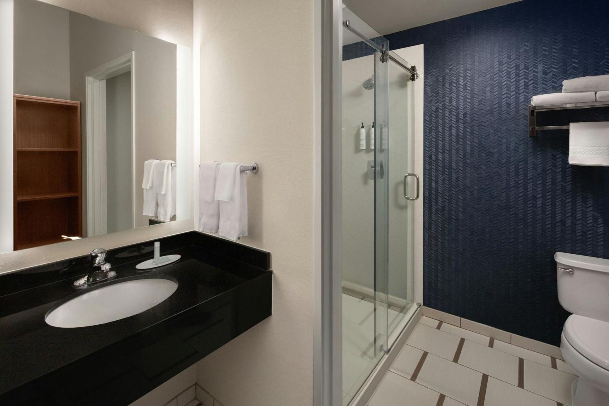 Fairfield Inn & Suites Portland South/Лейк-Освего Экстерьер фото